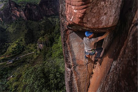 expedición - Rock climber climbing sandstone rock, elevated view, Liming, Yunnan Province, China Foto de stock - Sin royalties Premium, Código: 649-09148468