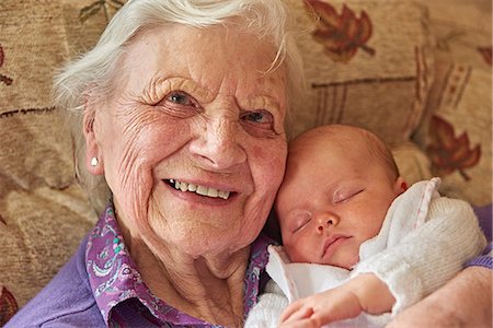 Senior woman cradling baby great granddaughter on armchair, portrait Stockbilder - Premium RF Lizenzfrei, Bildnummer: 649-09148601