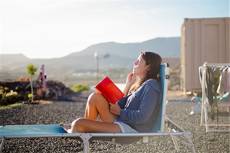 Woman on deckchair, journal in hand, Corralejo, Fuerteventura, Canary Islands Photographie de stock - Premium Libres de Droits, Code: 649-09148717