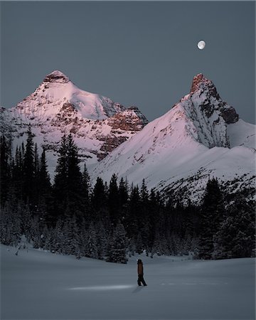 Sunrise with full moon in winter, Jasper National Park, Alberta, Canada Stock Photo - Premium Royalty-Free, Code: 649-09148825