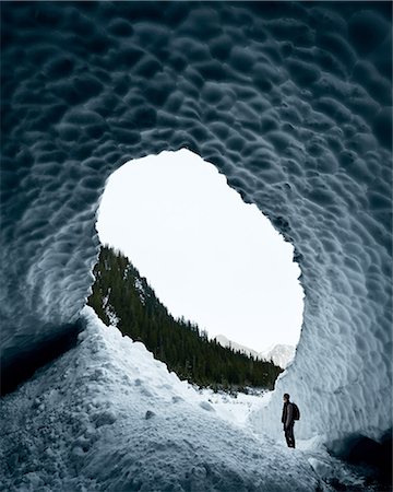 simsearch:649-09148830,k - Man exploring Big Four Ice Caves, Snohomish, Washington, United States Foto de stock - Sin royalties Premium, Código: 649-09148826