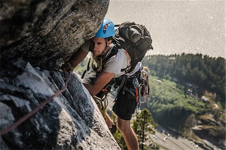 Man trad climbing at The Chief, Squamish, Canada Photographie de stock - Premium Libres de Droits, Code: 649-09149161