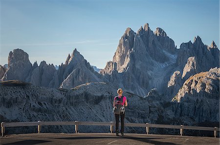 simsearch:649-09149419,k - Hiker enjoying view, Dolomites near Cortina d'Ampezzo, Veneto, Italy Photographie de stock - Premium Libres de Droits, Code: 649-09149409
