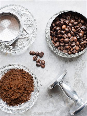 Bowls of fresh ground coffee and coffee beans, overhead view Stock Photo - Premium Royalty-Free, Code: 649-09155656