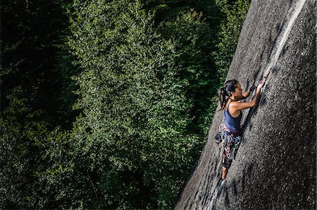 Female rock climber, climbing granite rock (The Chief), elevated view, Squamish, Canada Stockbilder - Premium RF Lizenzfrei, Bildnummer: 649-09155692