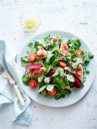 simsearch:649-09156006,k - Still life of beetroot and fig salad, overhead view Stock Photo - Premium Royalty-Free, Code: 649-09156004