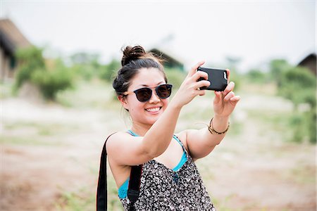 simsearch:649-09156185,k - Young female tourist taking smartphone selfie, Botswana, Africa Foto de stock - Royalty Free Premium, Número: 649-09156175