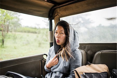 simsearch:649-09156185,k - Young female tourist on tour truck, portrait, Kruger National Park, South Africa Foto de stock - Royalty Free Premium, Número: 649-09156195