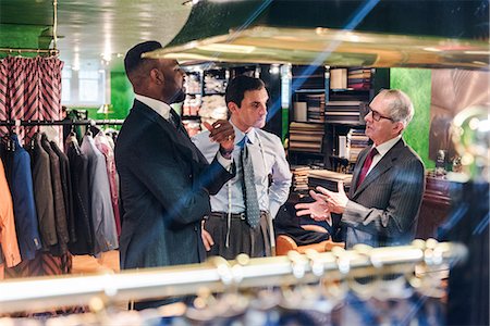 simsearch:649-09158921,k - Tailors and customer having discussion in traditional tailors shop Photographie de stock - Premium Libres de Droits, Code: 649-09158925