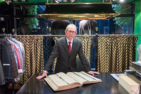 simsearch:649-09158921,k - Senior tailor looking at handmade swatch book in traditional tailors shop, portrait Photographie de stock - Premium Libres de Droits, Code: 649-09158931