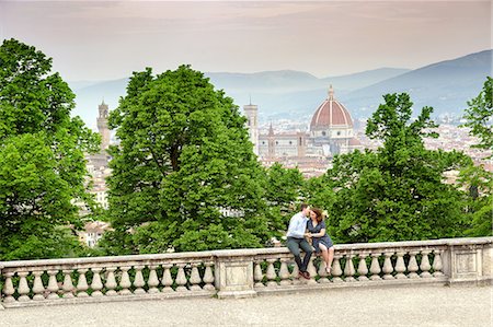 europe couple traveling - Young man kissing woman, Santa Maria del Fiore in background, Florence, Toscana, Italy Stock Photo - Premium Royalty-Free, Code: 649-09159119