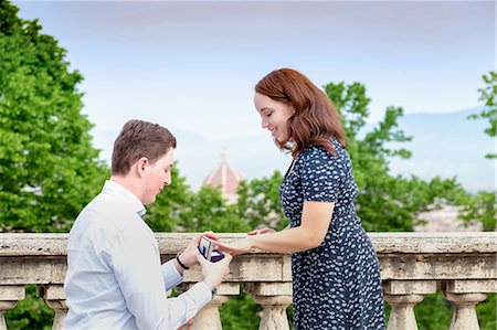 Young man placing engagement ring on woman's finger, Florence, Toscana, Italy Stock Photo - Premium Royalty-Free, Code: 649-09159122