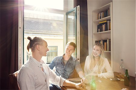 simsearch:649-07736373,k - Group of friends chatting over drinks at home Stock Photo - Premium Royalty-Free, Code: 649-09159492