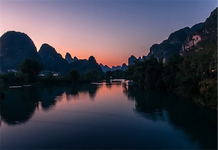 simsearch:614-09017258,k - Sunset over river and Guilin Sugarloaf, Yangshuo, Guangxi, China Photographie de stock - Premium Libres de Droits, Code: 649-09166581