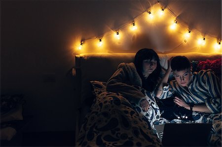 Women in bed in darkness using laptop Stock Photo - Premium Royalty-Free, Code: 649-09166622