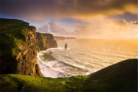 erosionado - Cliffs of Moher at sunset, Doolin, Clare, Ireland Foto de stock - Sin royalties Premium, Código: 649-09166984