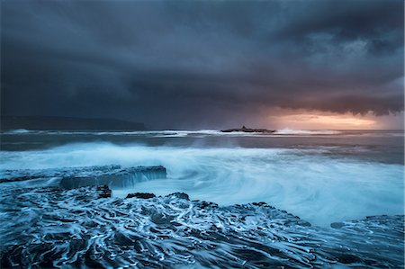 Stormy winter sunset, Crab Island, Doolin, Clare, Ireland Foto de stock - Sin royalties Premium, Código: 649-09167010