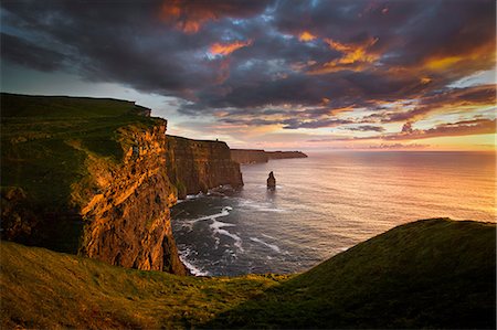 sea stack - Cliffs of Moher at sunset, Doolin, Clare, Ireland Stock Photo - Premium Royalty-Free, Code: 649-09167023