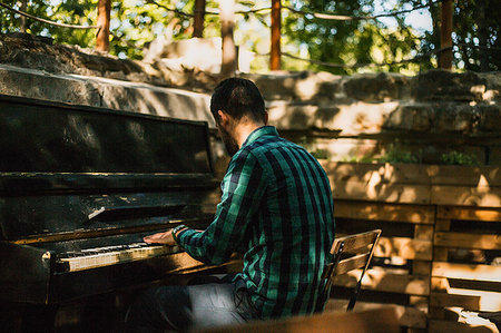 Man playing piano in park Stock Photo - Premium Royalty-Free, Code: 649-09177014