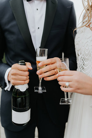 picture of champagne bottle and champagne flute - Bride and bridegroom holding champagne bottle and flutes Stock Photo - Premium Royalty-Free, Code: 649-09182023