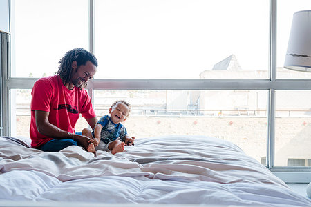 simsearch:649-09250129,k - Father and son playing on bed Stock Photo - Premium Royalty-Free, Code: 649-09182067