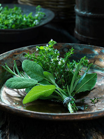 simsearch:649-08180659,k - Bouquet Garni fresh herbs Foto de stock - Royalty Free Premium, Número: 649-09182115