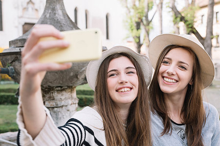 simsearch:649-09182182,k - Girlfriends taking selfie at piazza, Belluno, Veneto, Italy Stock Photo - Premium Royalty-Free, Code: 649-09182185