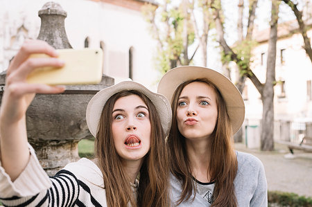 simsearch:649-09182182,k - Girlfriends taking selfie at piazza, Belluno, Veneto, Italy Stock Photo - Premium Royalty-Free, Code: 649-09182186