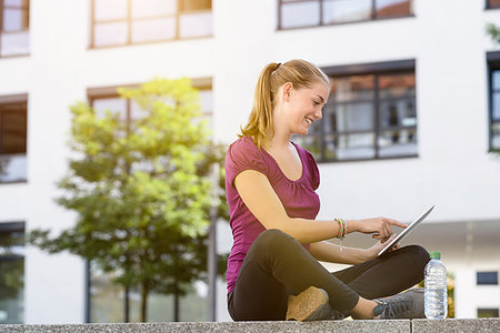 simsearch:614-09213744,k - Young woman using digital tablet in park Fotografie stock - Premium Royalty-Free, Codice: 649-09196025