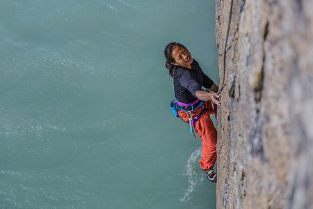 simsearch:649-08969325,k - Woman rock climbing, Squamish, Canada Photographie de stock - Premium Libres de Droits, Code: 649-09196254