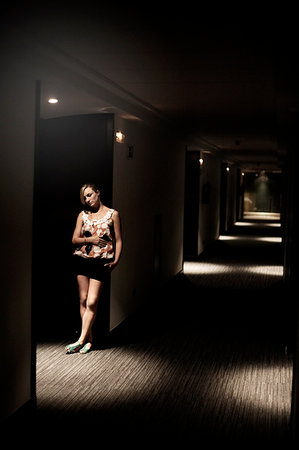 simsearch:649-09123654,k - Girl in a hotel corridor Photographie de stock - Premium Libres de Droits, Code: 649-09205552