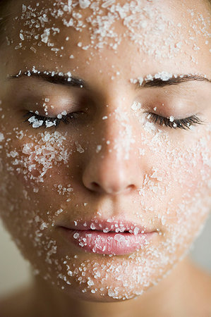 young woman with salt-peeling-mask Stock Photo - Premium Royalty-Free, Code: 649-09205562