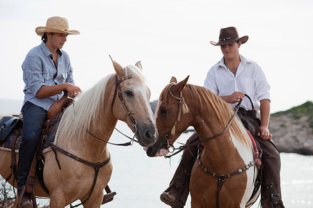 men riding horses Photographie de stock - Premium Libres de Droits, Code: 649-09205633
