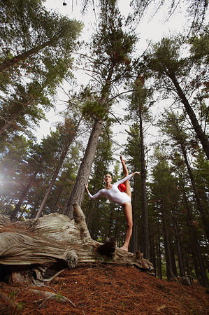 simsearch:632-05816167,k - Dancer posing on log in forest Stock Photo - Premium Royalty-Free, Code: 649-09205737