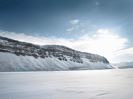 simsearch:649-08560872,k - Mountains and snow-covered field Photographie de stock - Premium Libres de Droits, Code: 649-09205812