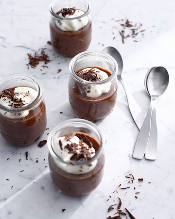 simsearch:649-06040922,k - Close up of French chocolate pots Foto de stock - Sin royalties Premium, Código: 649-09206057