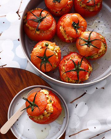 simsearch:649-09206347,k - Baked tomatoes stuffed with risotto Foto de stock - Sin royalties Premium, Código: 649-09206071