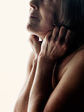 Nude beauty portrait of old woman Photographie de stock - Premium Libres de Droits, Code: 649-09206270