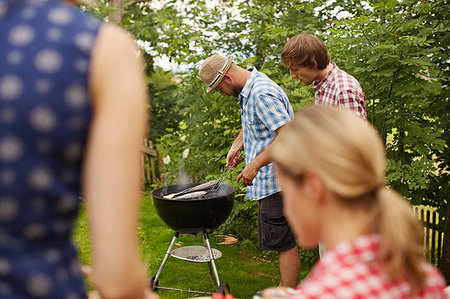 simsearch:6115-07282774,k - Men grilling fish on barbecue outdoors Stock Photo - Premium Royalty-Free, Code: 649-09206285