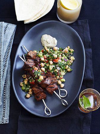 Plate of lamb skewers and tabbouleh Stockbilder - Premium RF Lizenzfrei, Bildnummer: 649-09206320