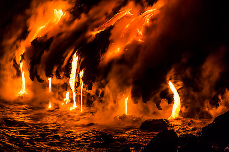 Lava flowing over cliff into water Fotografie stock - Premium Royalty-Free, Codice: 649-09206627