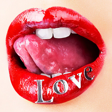 simsearch:649-09207396,k - Woman with love written on lips Foto de stock - Sin royalties Premium, Código: 649-09206684