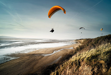 deltaplano - Hang gliders over beach Fotografie stock - Premium Royalty-Free, Codice: 649-09206851