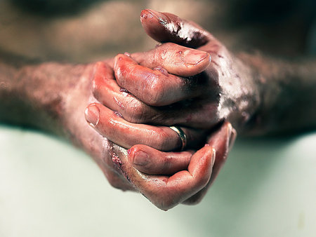 pescadero - Fishmonger washing bloodied hands Foto de stock - Sin royalties Premium, Código: 649-09206923