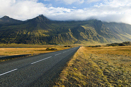 Highway one and mountains, Southern Iceland Stockbilder - Premium RF Lizenzfrei, Bildnummer: 649-09207153