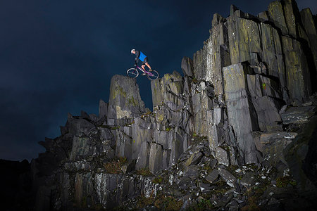 extreme weather - Freestyle cycling, Llanberis, North Wales, UK Foto de stock - Sin royalties Premium, Código: 649-09207239