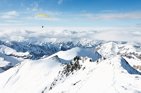 Parachuting, Schilthorn, Murren, Bernese Oberland, Switzerland Photographie de stock - Premium Libres de Droits, Code: 649-09207315