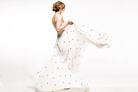 simsearch:649-09207446,k - Model in evening gown Foto de stock - Royalty Free Premium, Número: 649-09207431
