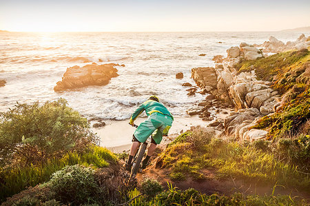 simsearch:649-08085135,k - Mountain biker moving down coastal path, Monterey Bay area, California, USA Stockbilder - Premium RF Lizenzfrei, Bildnummer: 649-09207479
