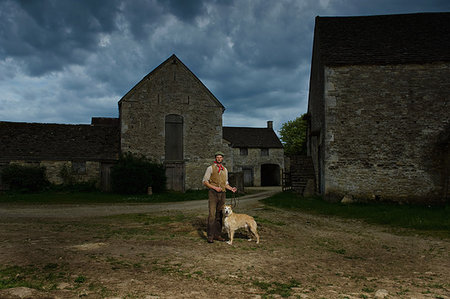 simsearch:649-07437708,k - Portrait of mature traditional farmer and his lurcher dog in farmyard Photographie de stock - Premium Libres de Droits, Code: 649-09207736